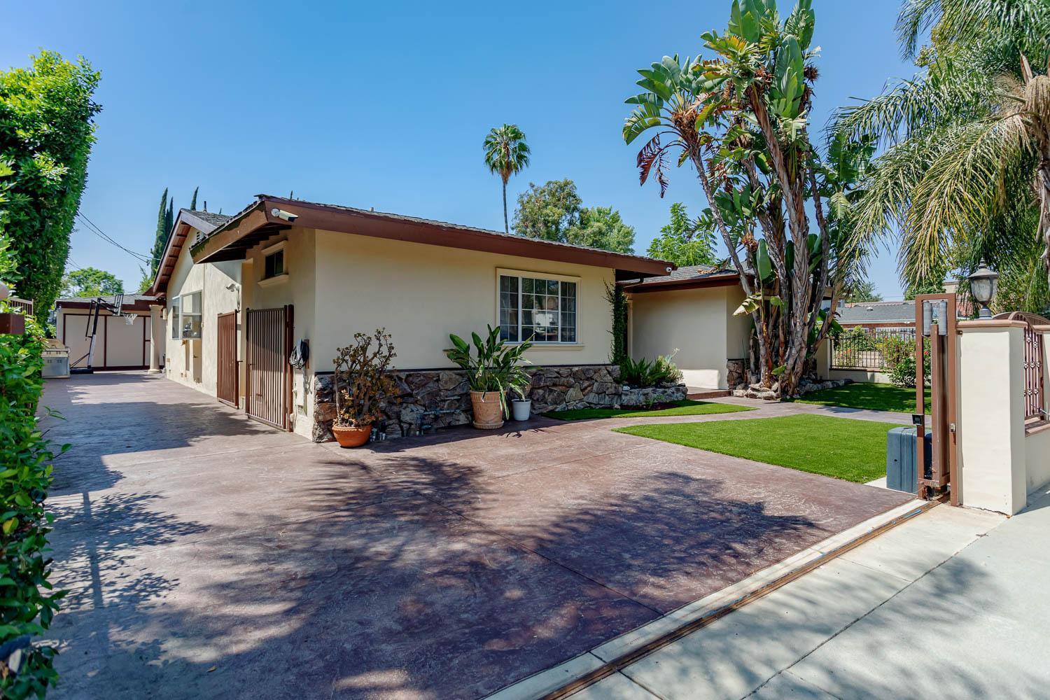 Casa de férias Cozy With Pool And Jacuzzi Minutes From Universal Los Angeles