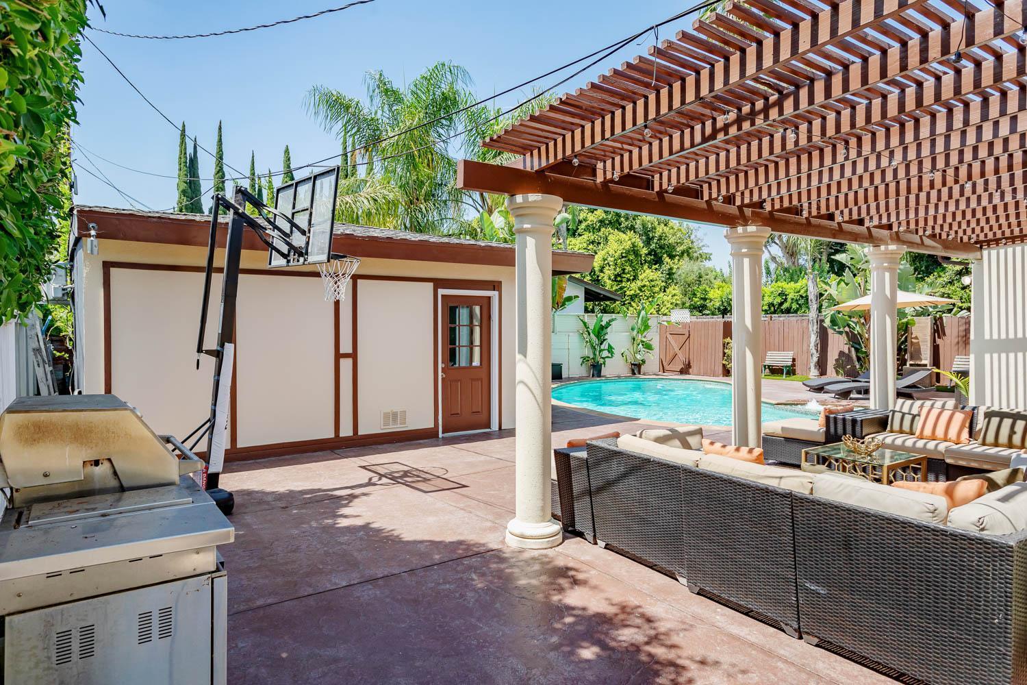 Casa de férias Cozy With Pool And Jacuzzi Minutes From Universal Los Angeles